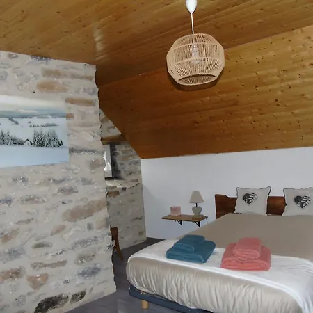 Maison d'hôtes La Longère - Et Table D'hôtes Alpuech