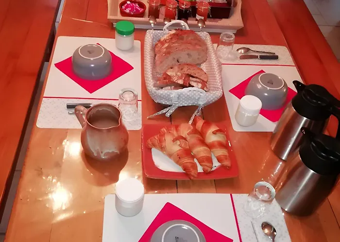 게스트하우스 La Longere - Chambres Et Table D'Hotes 3*