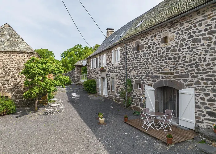 게스트하우스 La Longere - Chambres Et Table D'Hotes Lacalm