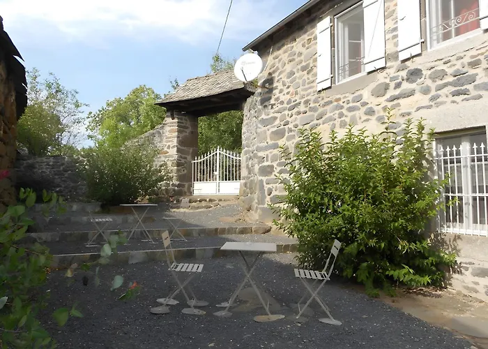 La Longere - Chambres Et Table D'Hotes 3* Lacalm