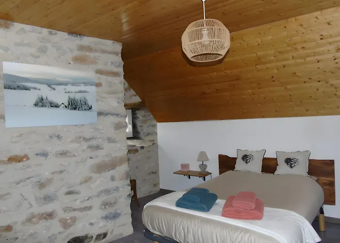 게스트하우스 La Longere - Chambres Et Table D'Hotes 3*