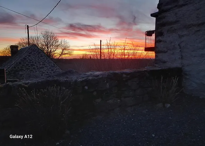 게스트하우스 La Longere - Chambres Et Table D'Hotes 3*