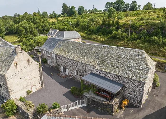 게스트하우스 La Longere - Chambres Et Table D'Hotes 3*