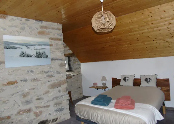 게스트하우스 La Longere - Chambres Et Table D'Hotes Lacalm