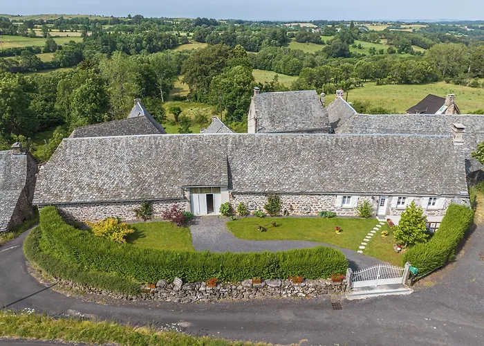 게스트하우스 La Longere - Chambres Et Table D'Hotes 3*